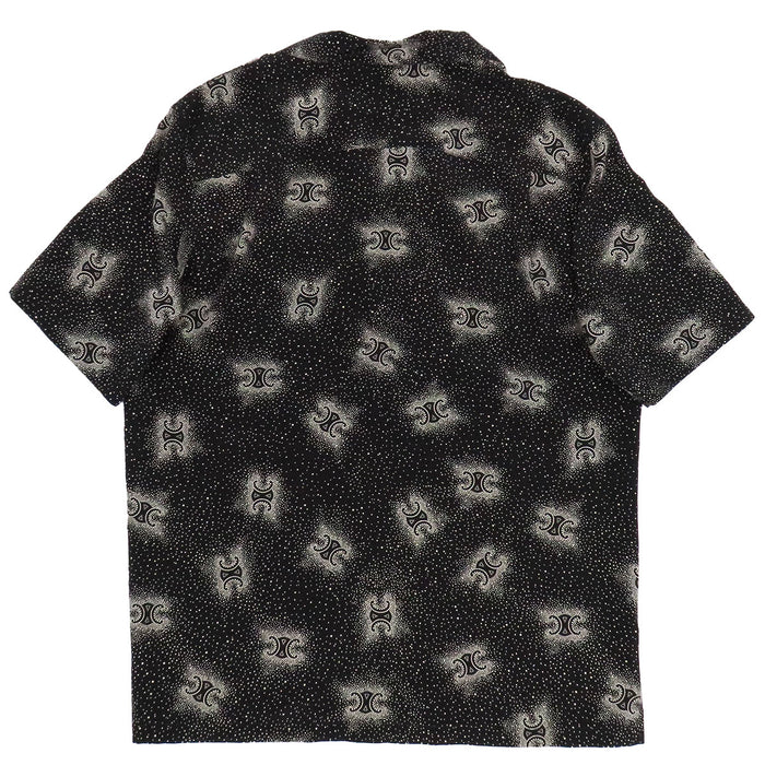CELINE
Camicia a maniche corte in seta con colletto aperto e motivo logo all-over
Camicia a maniche corte in seta con motivo Triomphe all-over