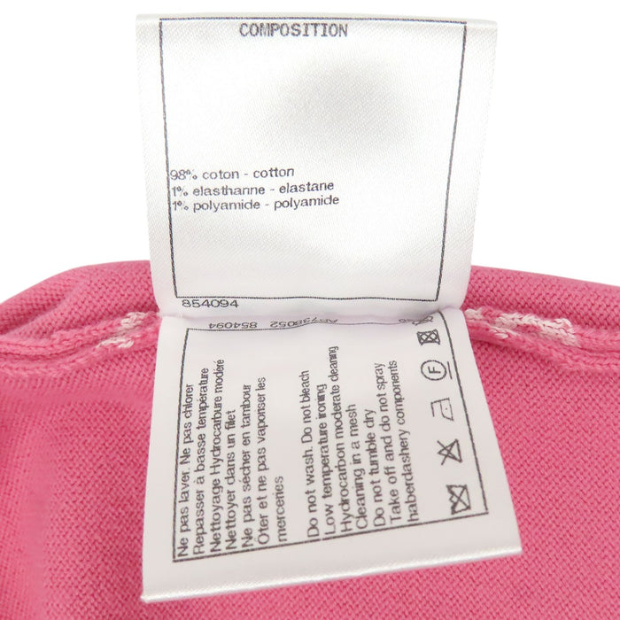 CHANEL  
Maglia a maniche lunghe con scollo a V, motivo iconico COCO CC, camelia e strass, lavorazione a coste