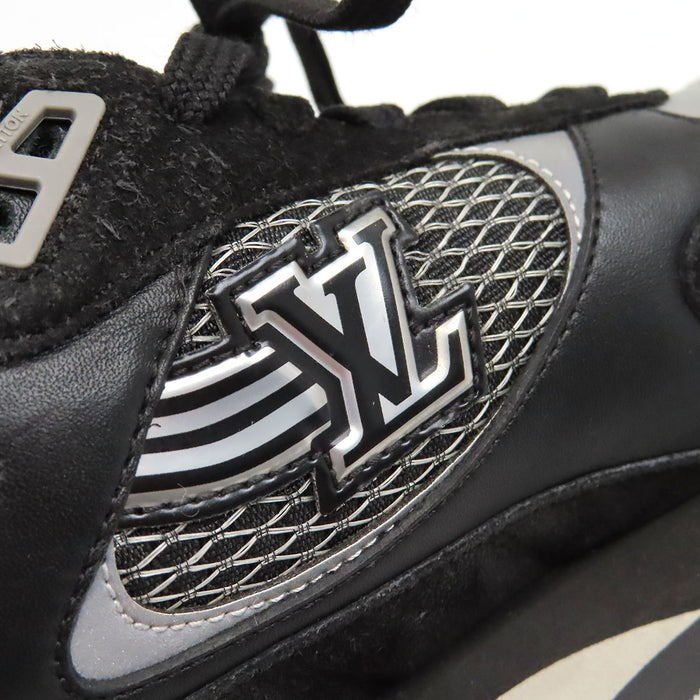 LOUIS VUITTON  
LV Logo Mesh Suede Leather Lace-Up  
Runaway Line Sneakers