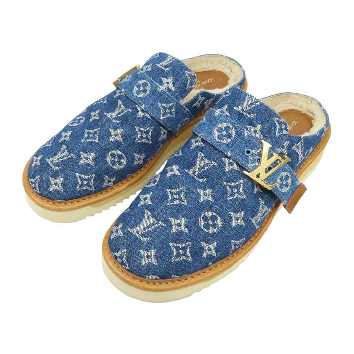 LOUIS VUITTON  
NIGO 聯名 金色金屬配件  
× NIGO LV Cozy Line 拖鞋 Monogram 牛仔布