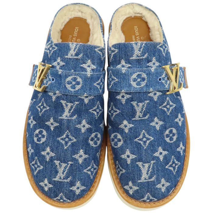 LOUIS VUITTON  
NIGO 聯名 金色金屬配件  
× NIGO LV Cozy Line 拖鞋 Monogram 牛仔布
