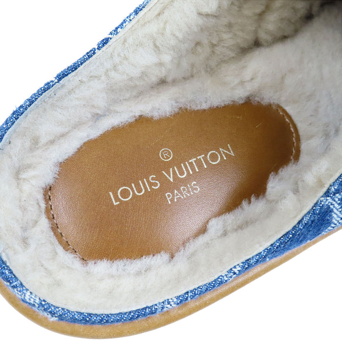 LOUIS VUITTON  
NIGO 聯名 金色金屬配件  
× NIGO LV Cozy Line 拖鞋 Monogram 牛仔布