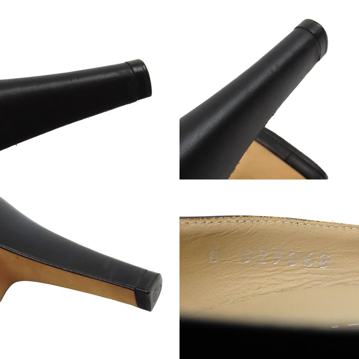 CHANEL 
Escarpins en cuir à bout rond avec logo COCO CC et chaîne marque Coco