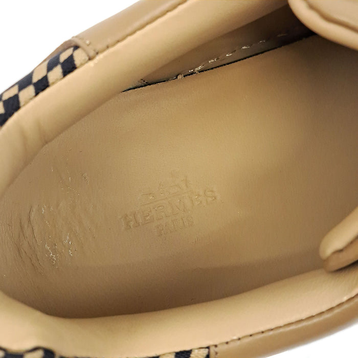 HERMES
Sneaker basse in pelle con lacci, motivo a logo H e stampa all-over, tela free