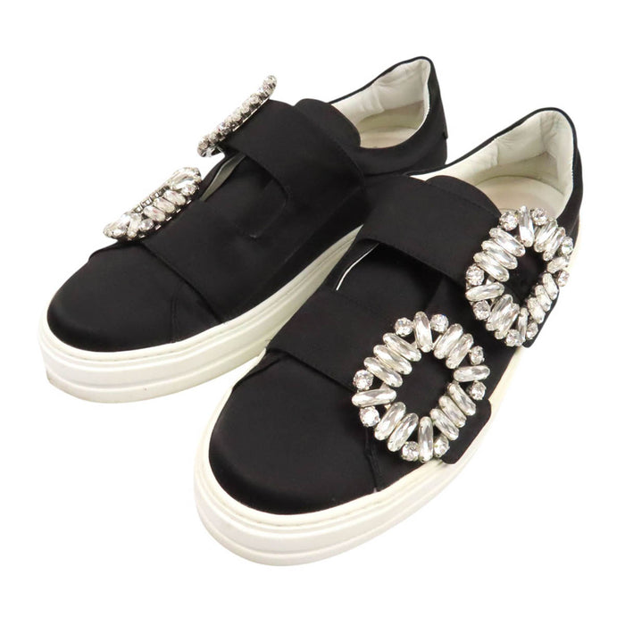 ROGER VIVIER  
Sneaker basse in raso con fibbia strass e bijoux