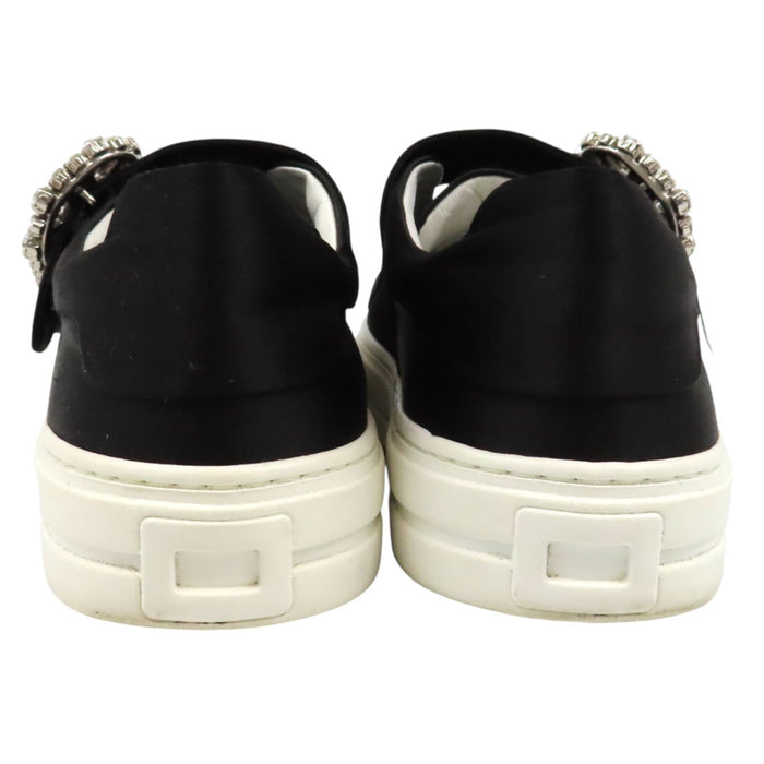 ROGER VIVIER  
Sneaker basse in raso con fibbia strass e bijoux