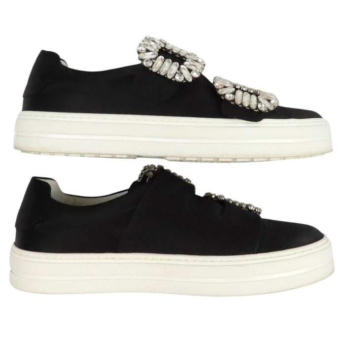 ROGER VIVIER  
Sneaker basse in raso con fibbia strass e bijoux