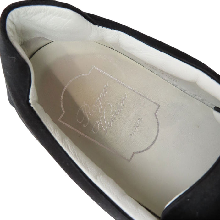 ROGER VIVIER  
Sneaker basse in raso con fibbia strass e bijoux