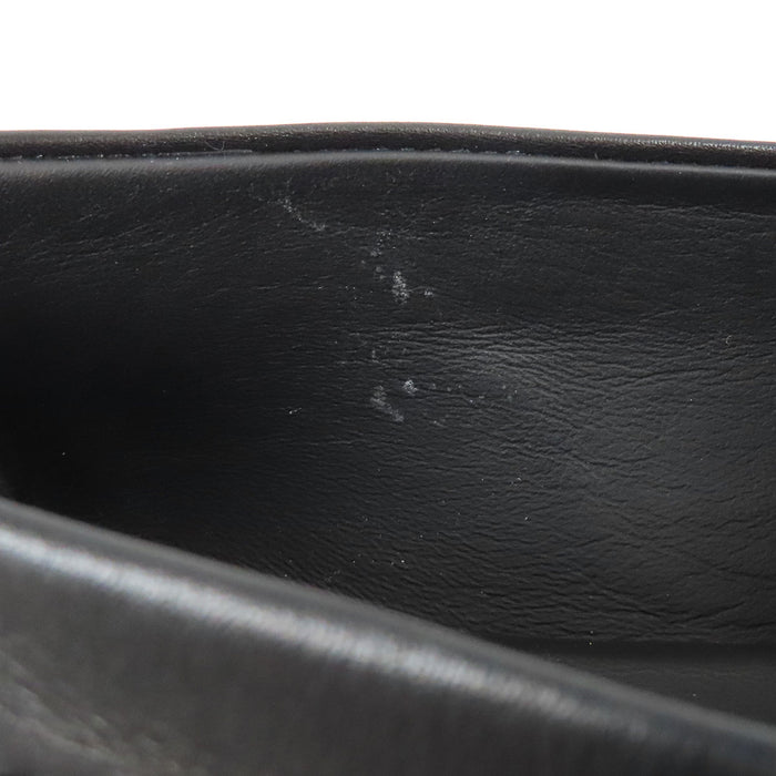 CHANEL 
Mocassins en cuir avec logo COCO CC et ferrures dorées
