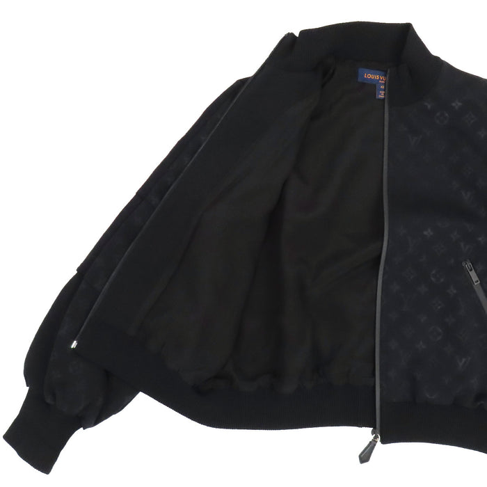 LOUIS VUITTON
Giacca con zip a collo alto a coste
Monogramma goffrato