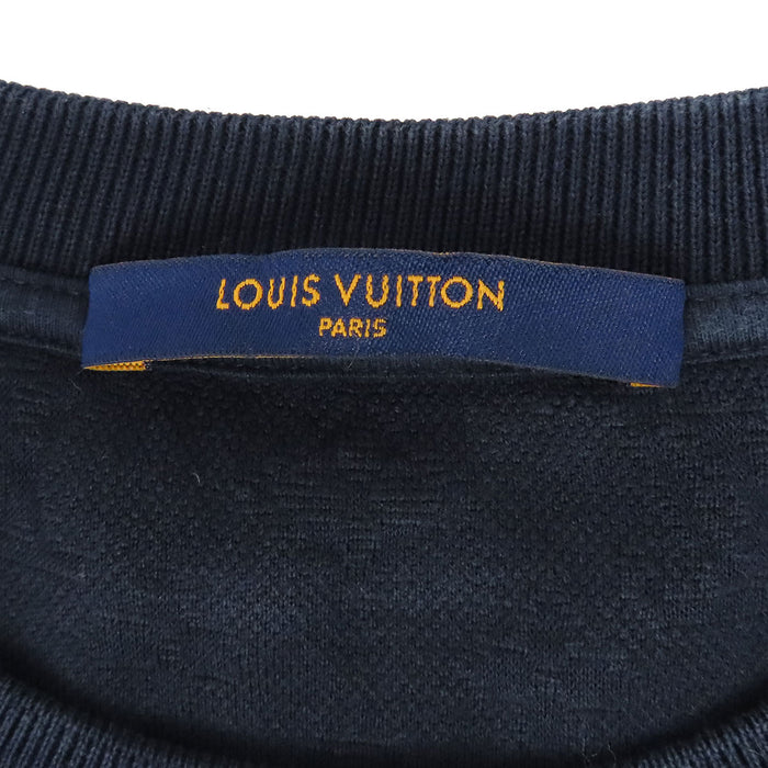 LOUIS VUITTON
Maglietta a maniche corte con scollo a girocollo in cotone con logo LV
T-shirt monogramma con tasca 3D iconica
