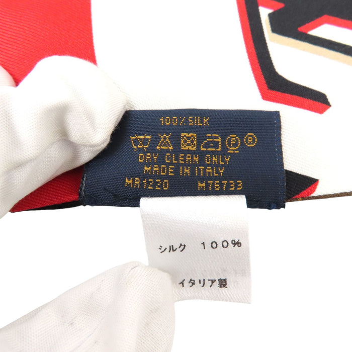 LOUIS VUITTON 
LV 丝绸 
Bandeau 完美搭配 Monogram 围巾