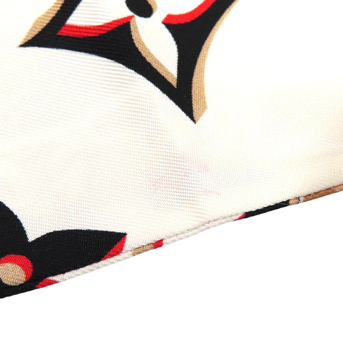 LOUIS VUITTON 
LV 丝绸 
Bandeau 完美搭配 Monogram 围巾