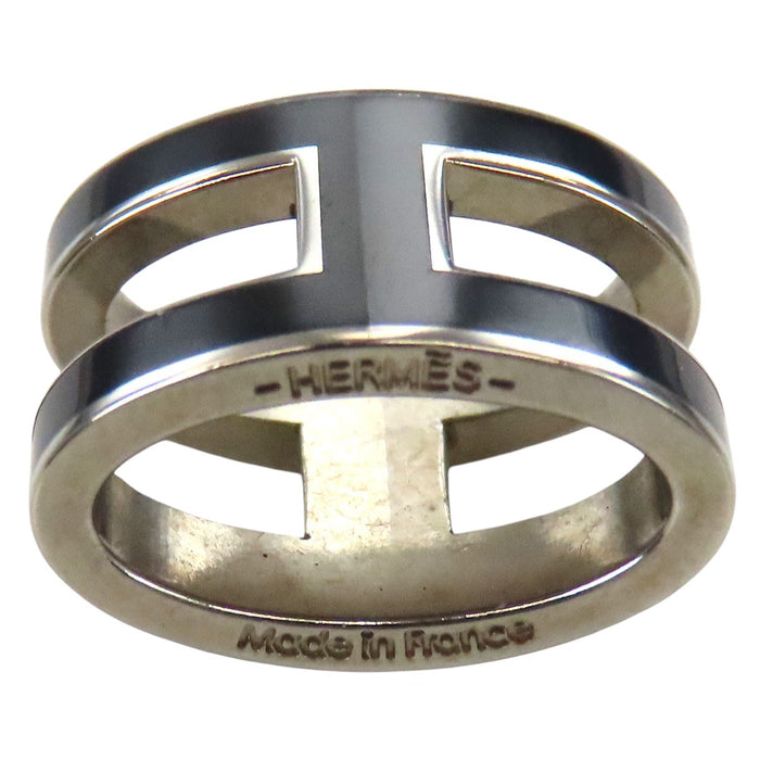 HERMES 
H Ash PopH métal couleur argent 
Pendentif Pop Ash