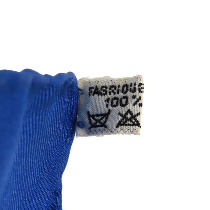 HERMES 
Foulard carré 90 en soie 
ICH DIEN Honi soit qui mal y pense (Malheur à celui qui pense du mal)
