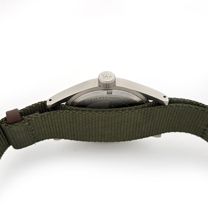 HAMILTON  
Khaki Field  
avec boîte et livret