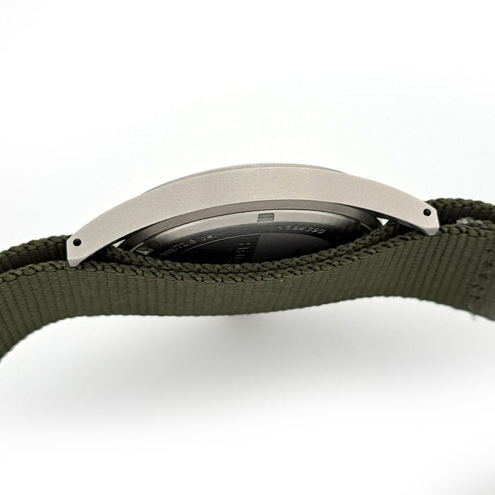 HAMILTON  
Khaki Field  
avec boîte et livret