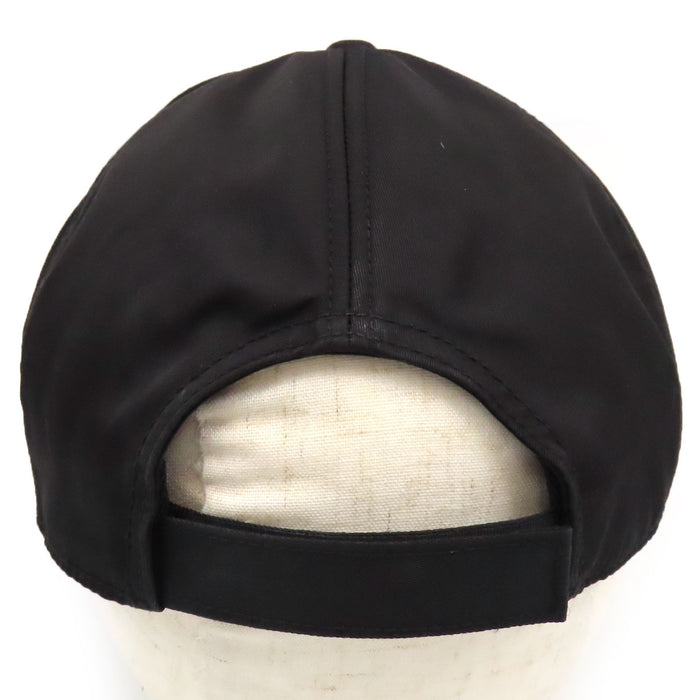 PRADA 
Casquette en nylon brodée 
Logo brodé