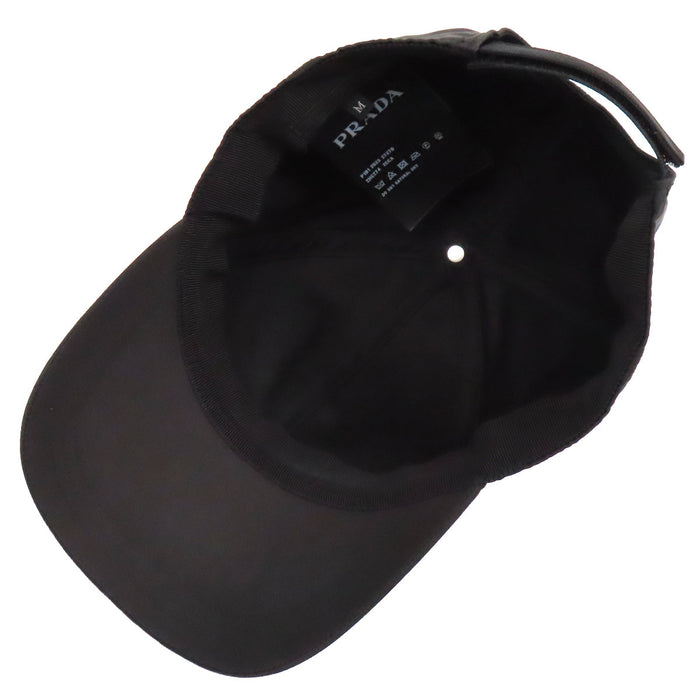 PRADA 
Casquette en nylon brodée 
Logo brodé
