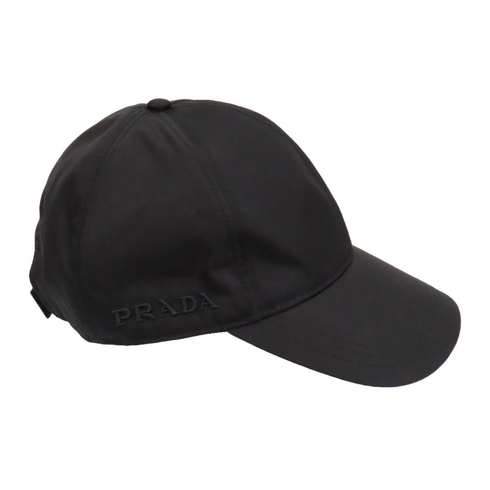 PRADA 
Casquette en nylon brodée 
Logo brodé