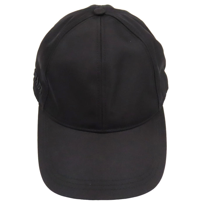 PRADA 
Casquette en nylon brodée 
Logo brodé