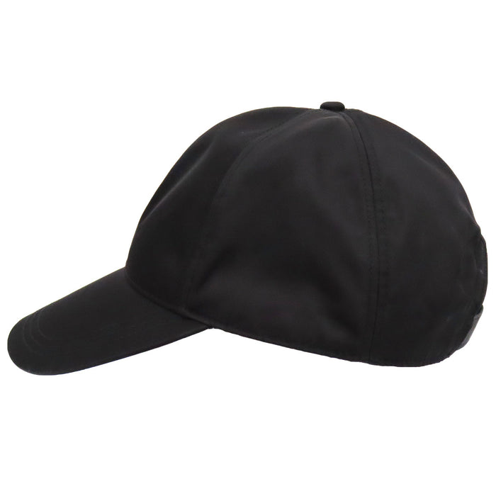 PRADA 
Casquette en nylon brodée 
Logo brodé