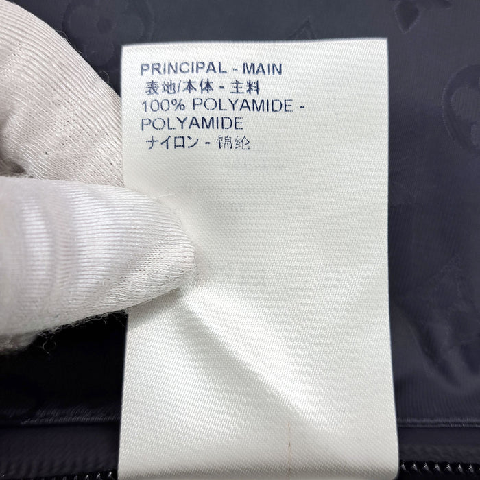 LOUIS VUITTON 
LV ロゴ フード RM182M PZV HFC16W 
モノグラム ナイロン ジャケット