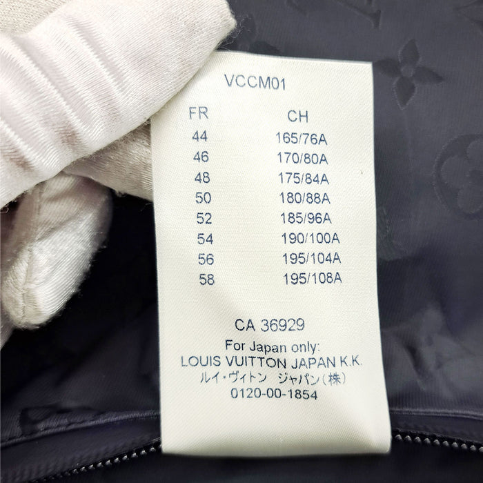 LOUIS VUITTON 
LV ロゴ フード RM182M PZV HFC16W 
モノグラム ナイロン ジャケット