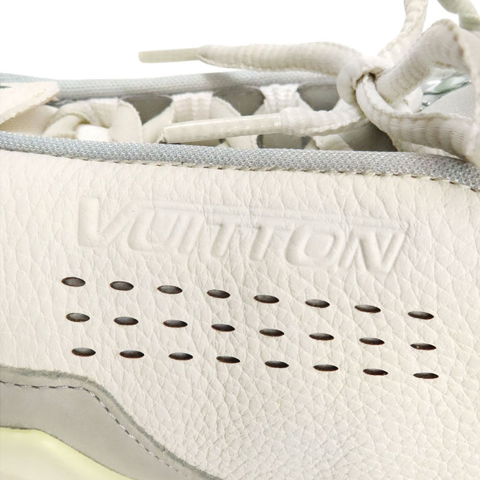 LOUIS VUITTON 
ロゴ TRAINER 2 LINE レースアップ パンチング 23年 
LV トレイナー 2 ライン スニーカー
