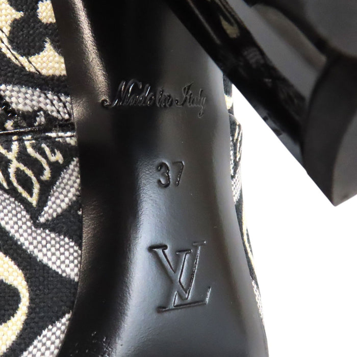 LOUIS VUITTON 
LV Logo Monogram Canvas 2020 
Silhouette Line Ankle Boots