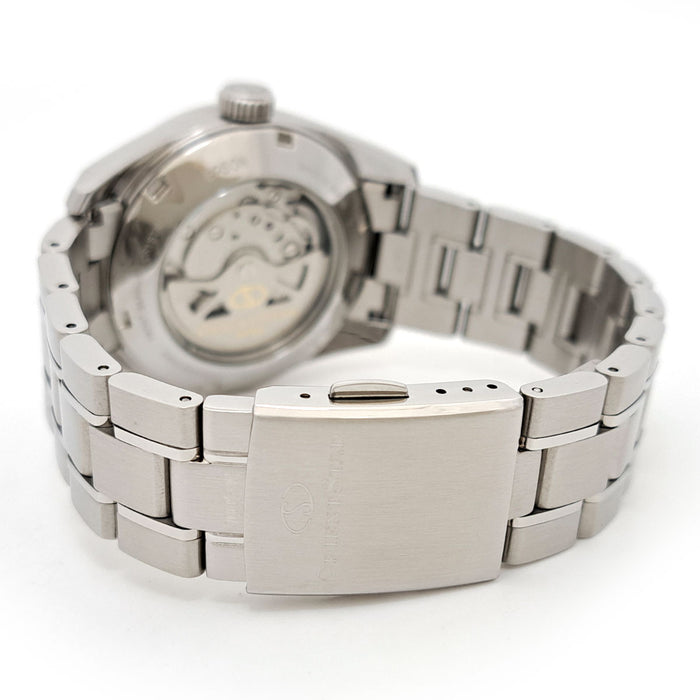 ORIENT  
Orient Star Contemporary Power Reserve  
With Box and Warranty Card