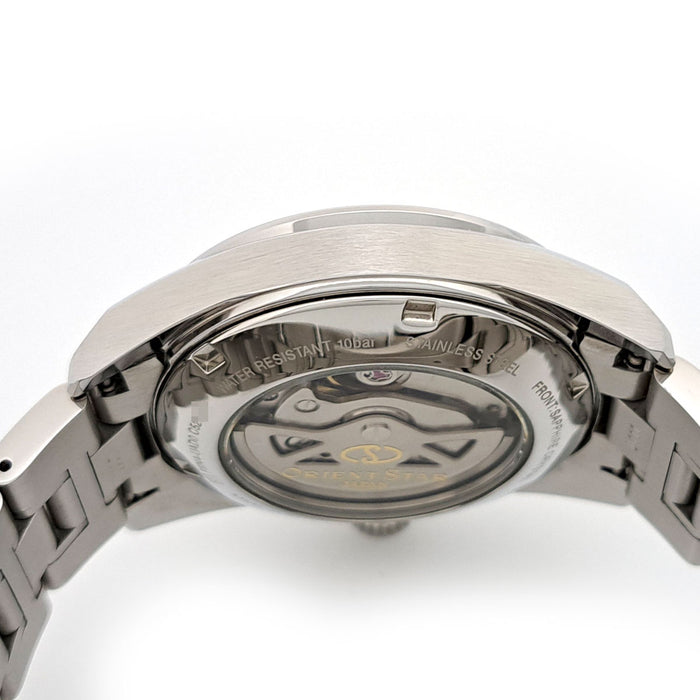 ORIENT  
Orient Star Contemporary Power Reserve  
With Box and Warranty Card