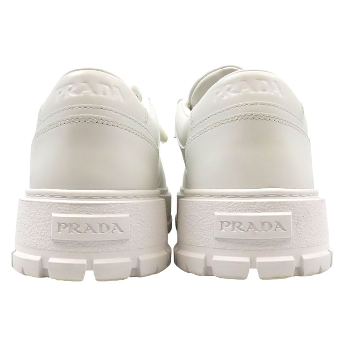 PRADA 
三角プレート 厚底 レースアップ 
トライアングルロゴ レザー スニーカー