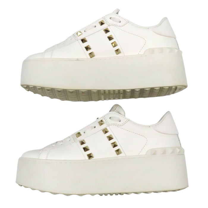 VALENTINO 
厚底 カーフスキン レザー 
ロックスタッズ アンタイトルド フラットフォーム スニーカー