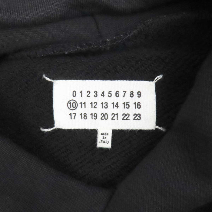 Maison Margiela 
スウェット コットン 
反転ロゴ エンブロイダリー フーディ