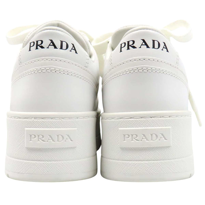 PRADA 
トライアングルロゴ 厚底 レースアップ 
ダウンタウン ボールド レザー スニーカー