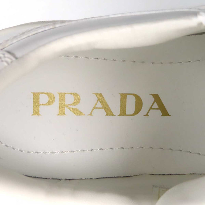 PRADA 
トライアングルロゴ 厚底 レースアップ 
ダウンタウン ボールド レザー スニーカー