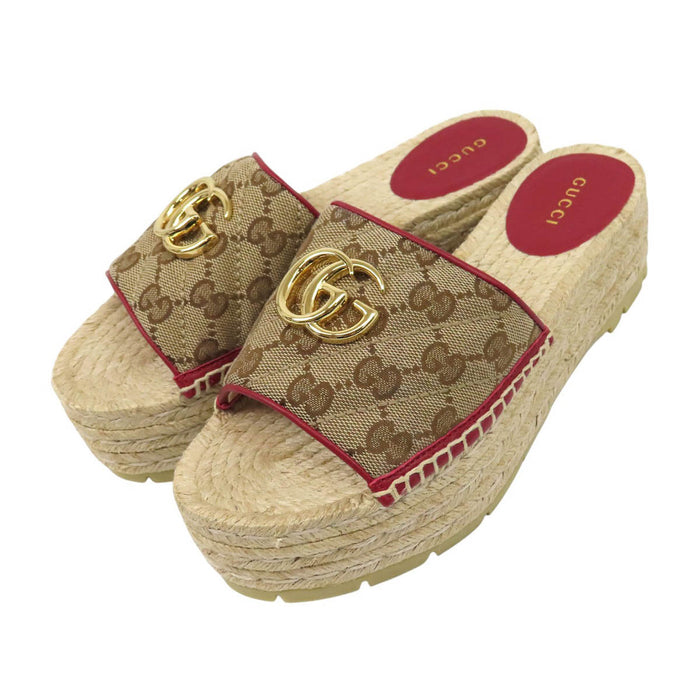 GUCCI 
Sandales plateforme en cuir avec logo et métal couleur or 
Espadrilles GG toile