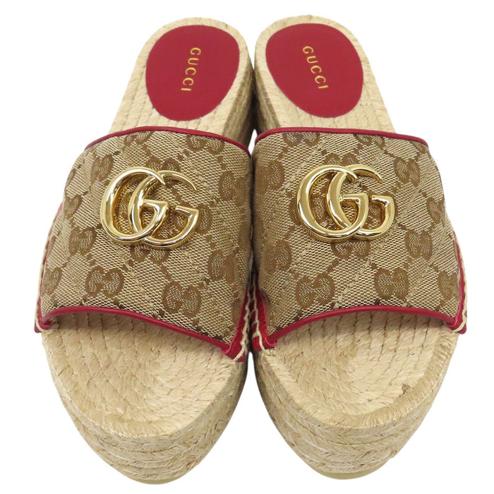 GUCCI 
Sandales plateforme en cuir avec logo et métal couleur or 
Espadrilles GG toile