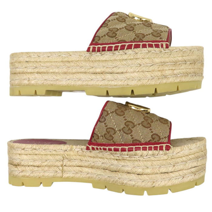 GUCCI 
Sandales plateforme en cuir avec logo et métal couleur or 
Espadrilles GG toile