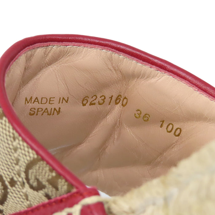 GUCCI 
Sandales plateforme en cuir avec logo et métal couleur or 
Espadrilles GG toile