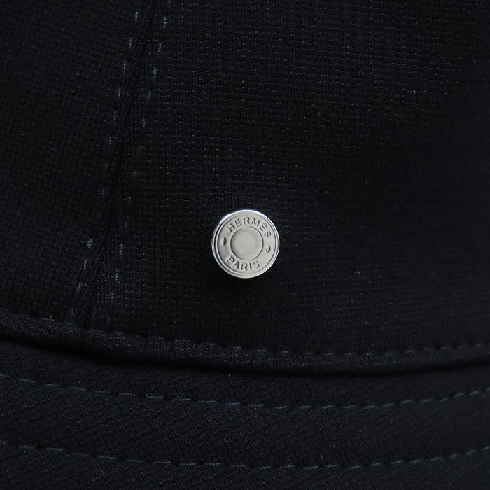 HERMES 
Chapeau bob Calvi en jersey Milano avec bouton série 
Logo "Sors tes crayons de couleur"