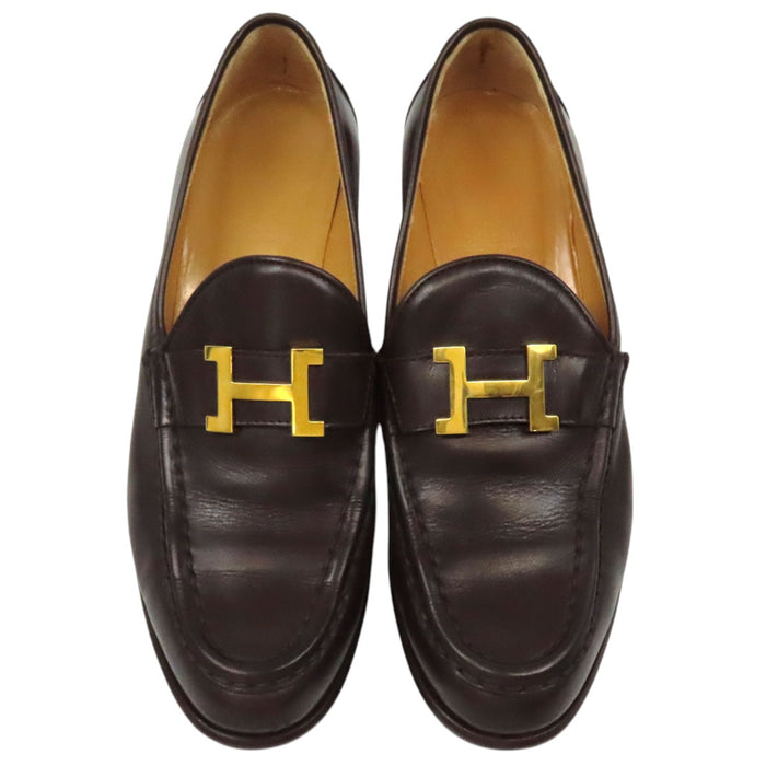 HERMES 
Mocassins à talon Constance en cuir avec logo H Ash et ferrures dorées