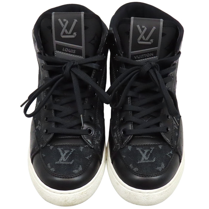 LOUIS VUITTON 
Baskets montantes à motif intégral en denim et cuir avec logo LV Charlie Line 
Monogramme