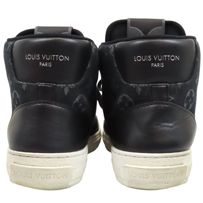 LOUIS VUITTON 
Baskets montantes à motif intégral en denim et cuir avec logo LV Charlie Line 
Monogramme