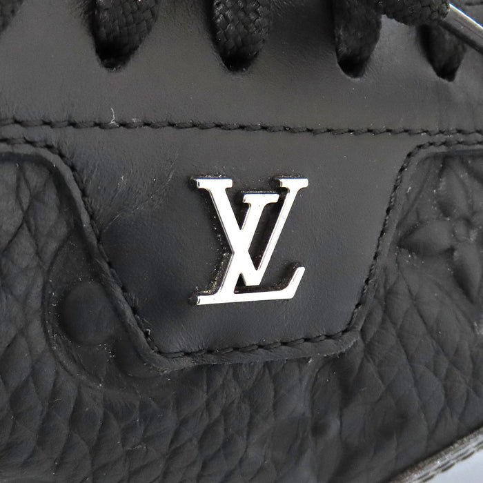 LOUIS VUITTON 
LV ロゴ 総柄 
ランアウェイ ライン レザー スニーカー 
モノグラム
