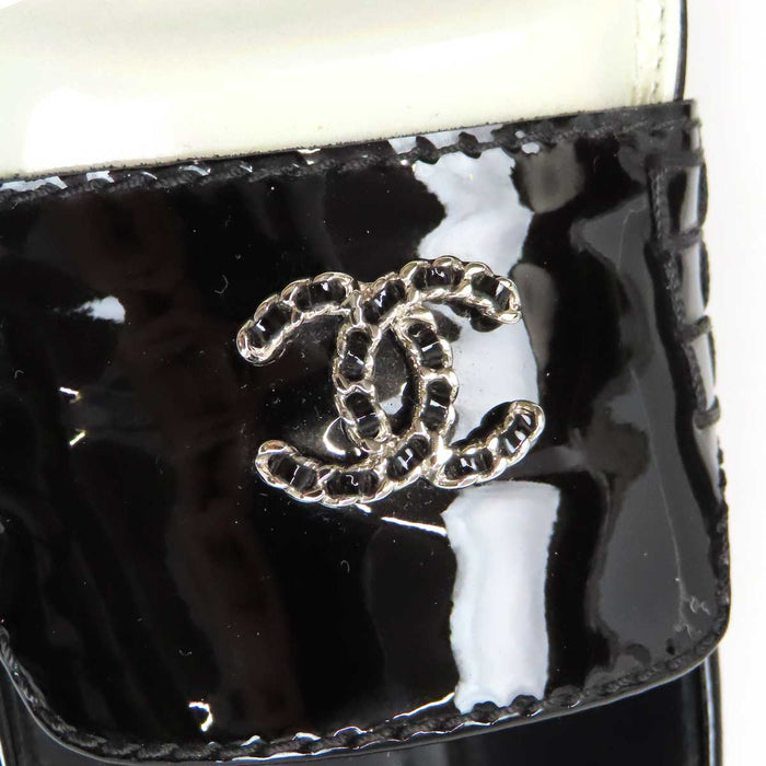 CHANEL 
COCO CC ロゴ パテント 
ココマーク チェーン ローファー