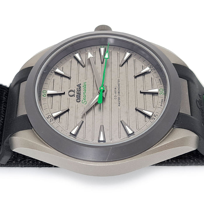 OMEGA 
Seamaster Aqua Terra 150m Ultra-léger Gamma Titane 
Avec boîte et garantie