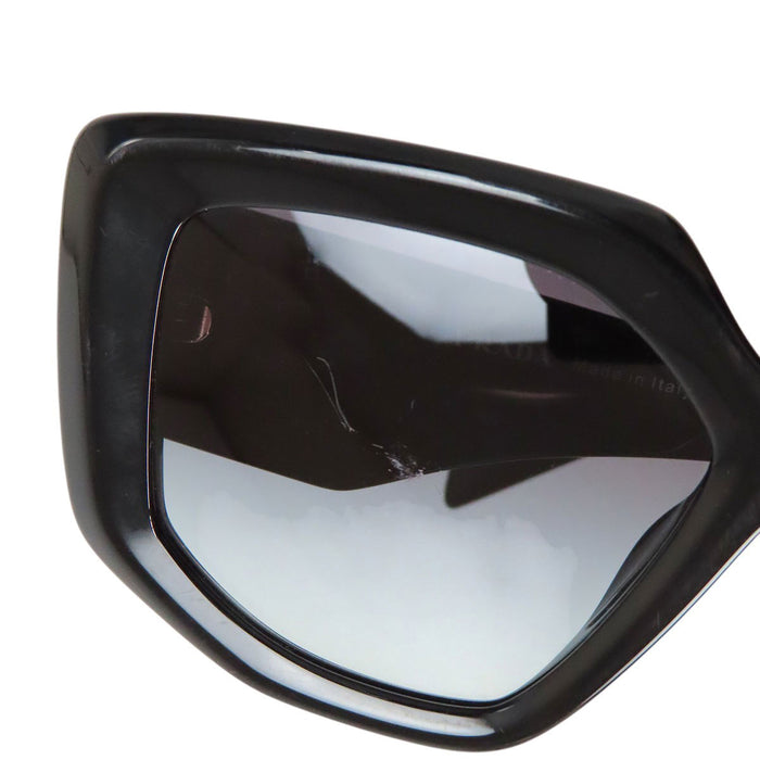 PRADA 
ロゴ 
トライアングルロゴ サングラス