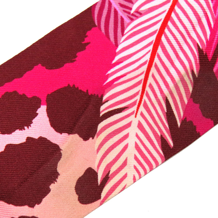 HERMES 
Foulard Twilly en soie avec logo Jaguar Quetzal
